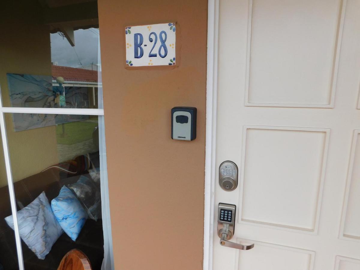 Condo Villa B27 Sleeps Five People - B28 Sleeps Six People - Price Includes Housekeeping Fees Not Taxes - Very Close To The Pool And Beach! Jaco Exterior photo