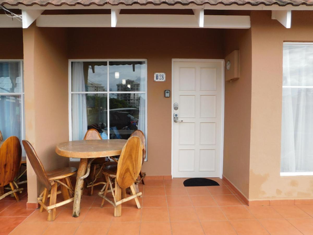 Condo Villa B27 Sleeps Five People - B28 Sleeps Six People - Price Includes Housekeeping Fees Not Taxes - Very Close To The Pool And Beach! Jaco Exterior photo